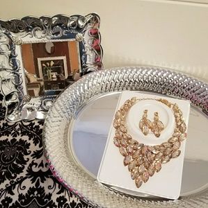 Necklace and earring set